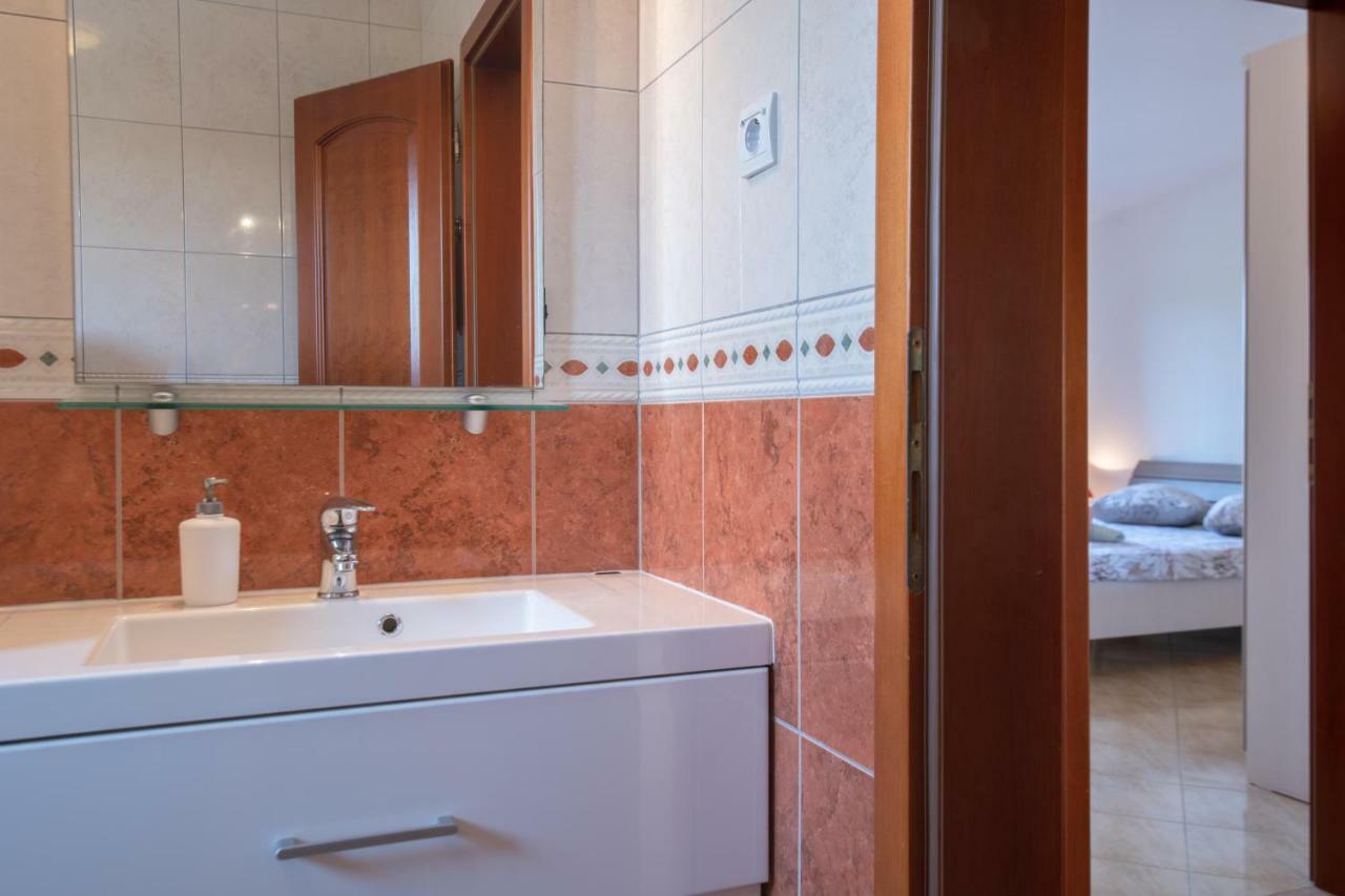 Ferienhaus Joy Ližnjan Eksteriør bilde